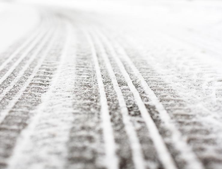 Wozu dienen die lamellen bei Winterreifen?